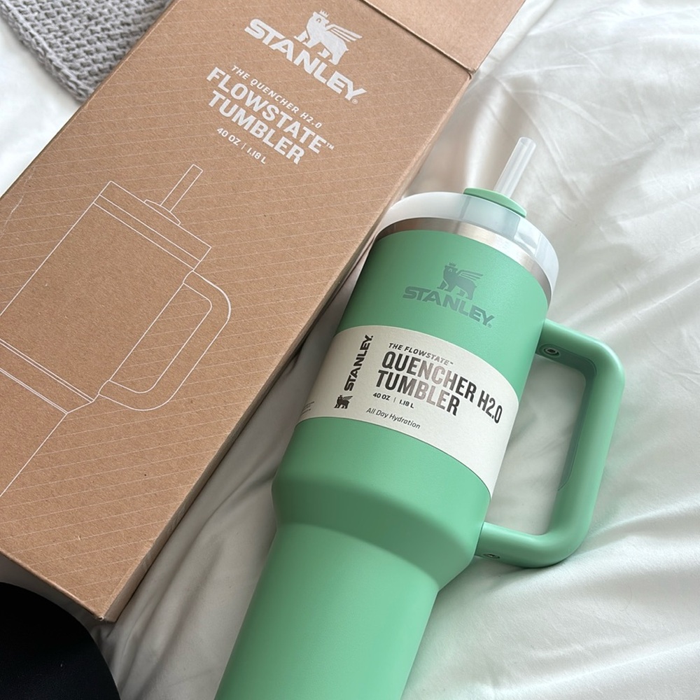 New Stanley Tumbler 40 oz Quencher Green